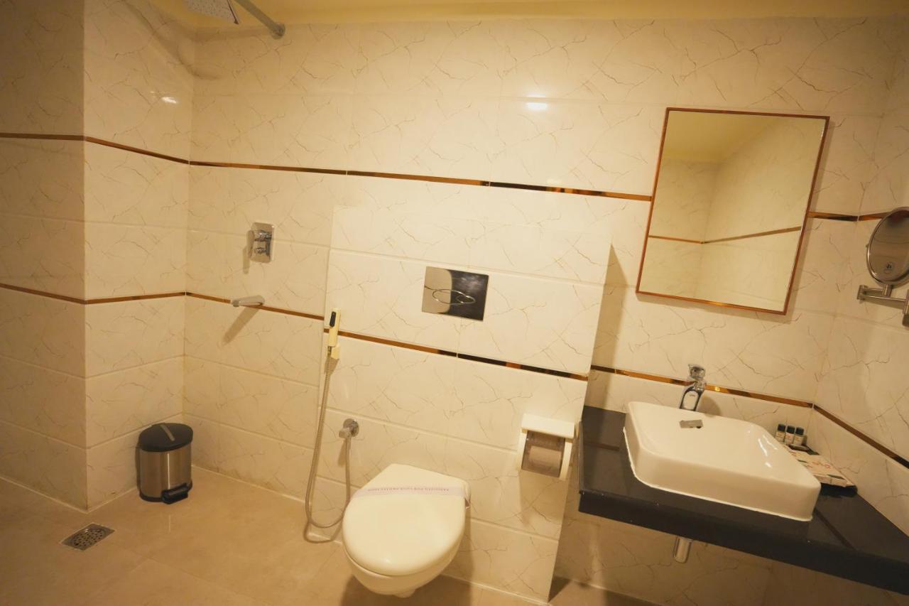 Hotel Cp Palace Patna  Exteriör bild